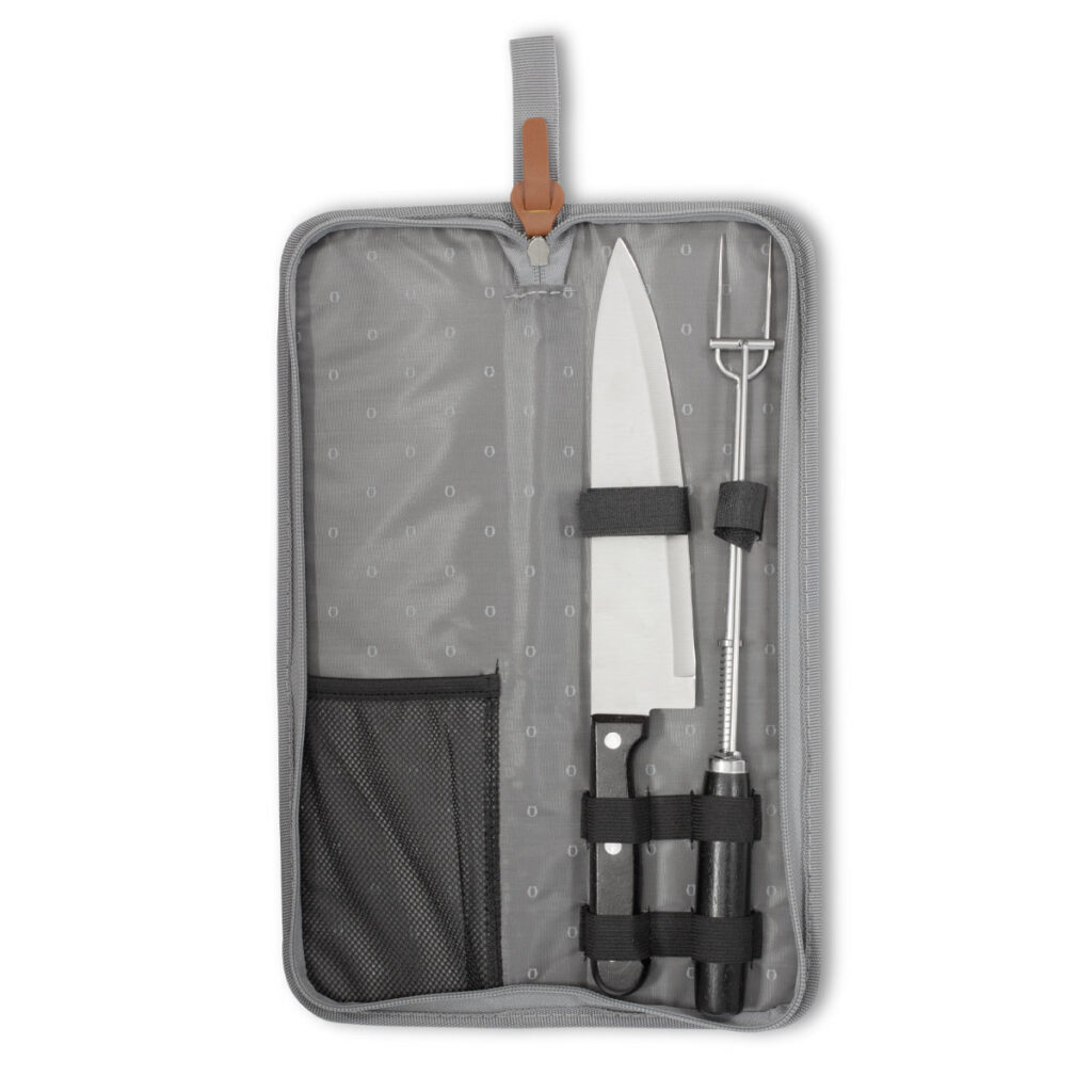 tenedor en acero inoxidable con mango de madera de caucho. Estuche de poliéster gris y caja de regalo. Ideal para campañas corporativas y regalos premium.