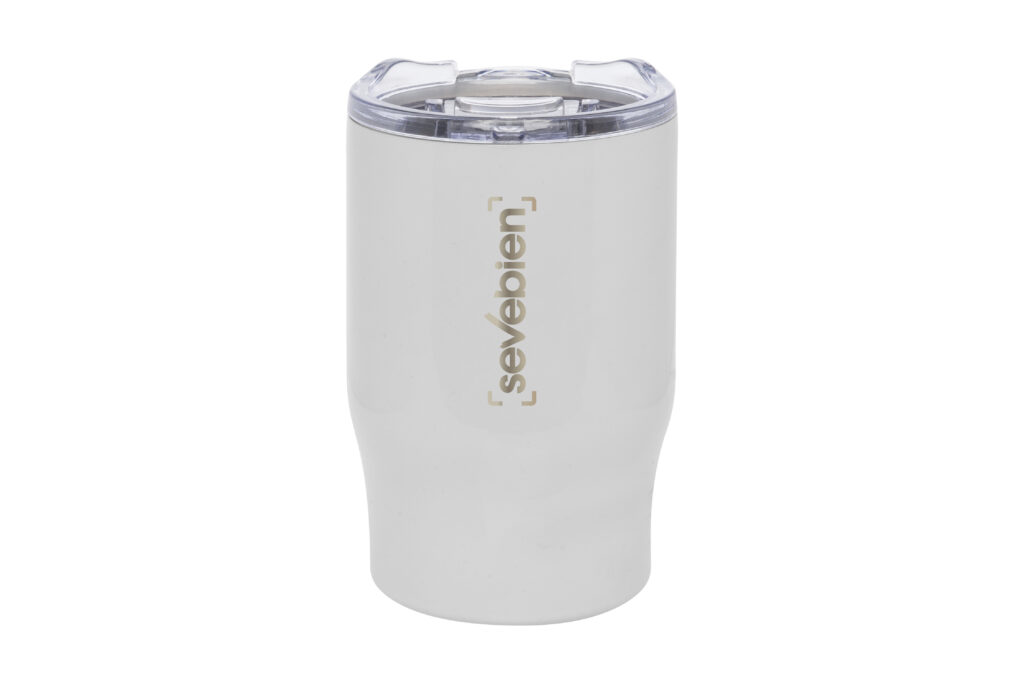 Mug térmico 350 ml de acero inoxidable con tapa a presión. Doble pared para conservar temperatura. No apto para bebidas gaseosas. Presentación en caja de regalo.